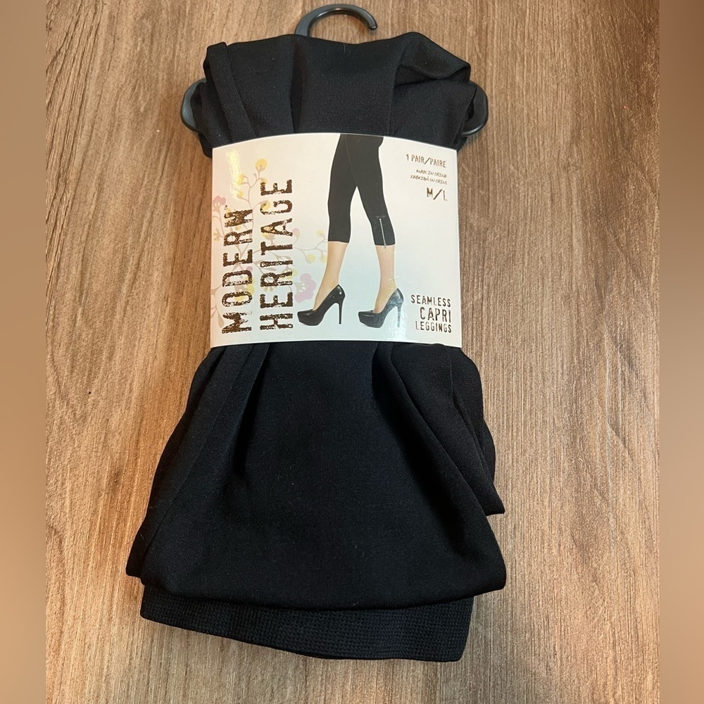 NWT Modern Heritage Seamless Capri Leggings